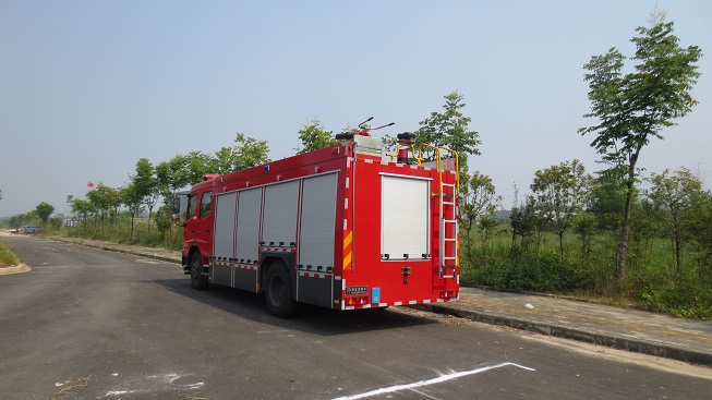東風(fēng)天錦森林消防車(chē)（6噸）圖片