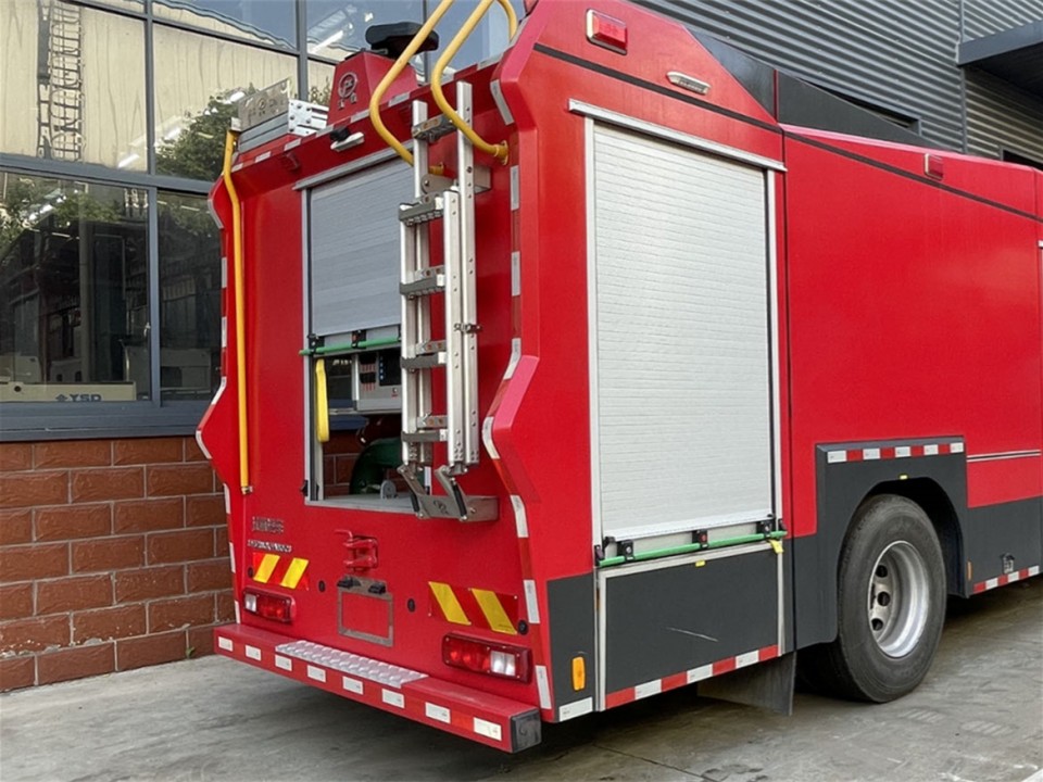 重汽豪沃后雙橋水罐消防車(chē)（16噸）圖片