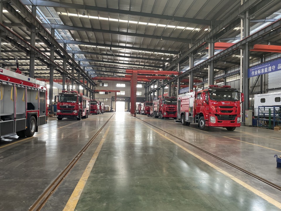重汽豪沃后雙橋水罐消防車(chē)（16噸）圖片