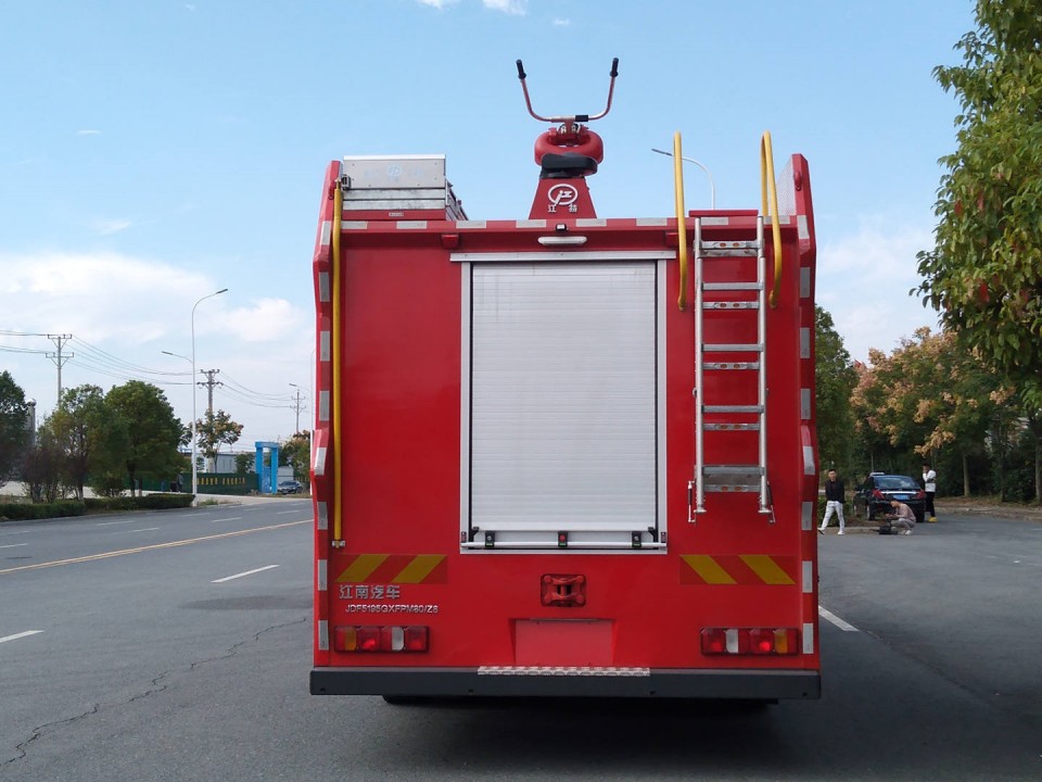 汕德卡單橋水罐消防車(chē)（7.2噸）圖片